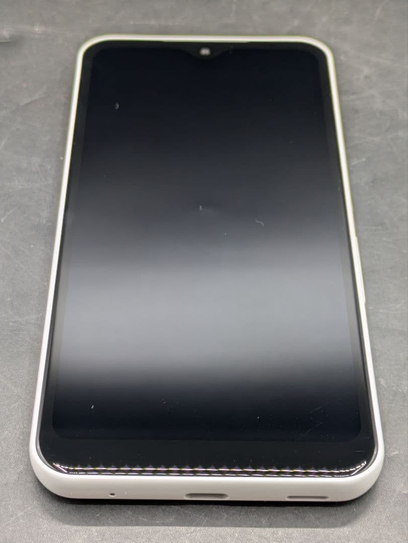 docomo F-51B スマートフォン本体 ホワイト