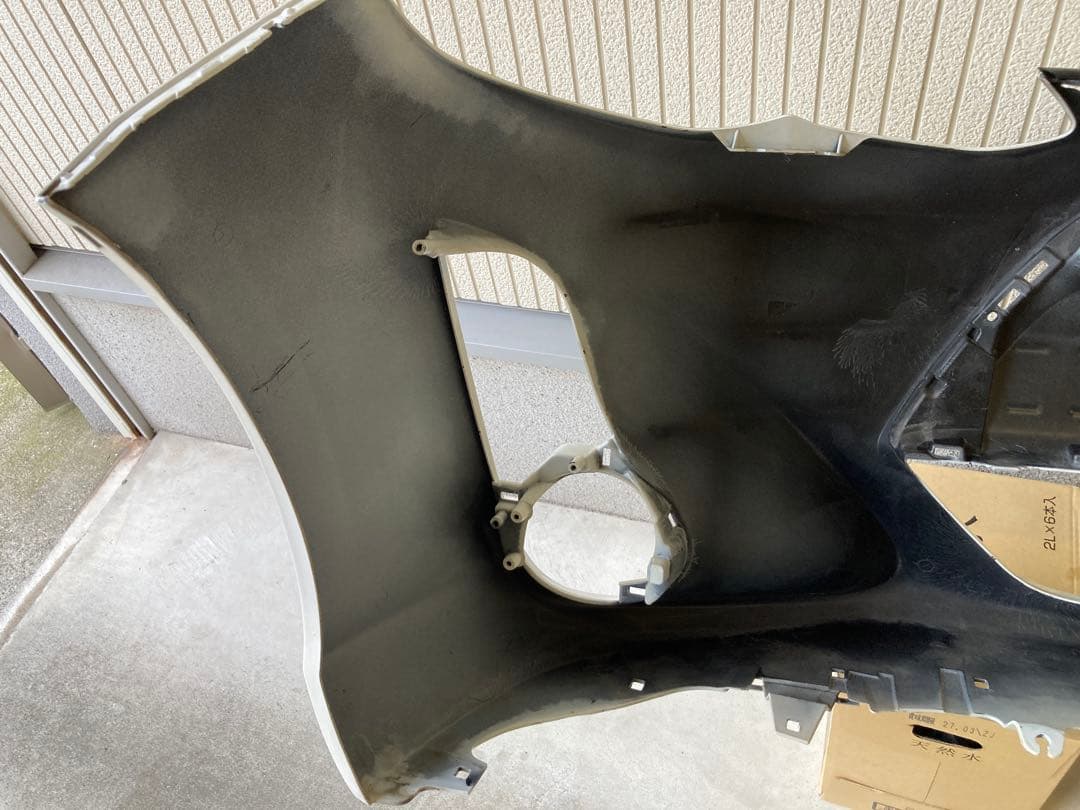 トヨタ アクア NHP10フロントバンパー　純正