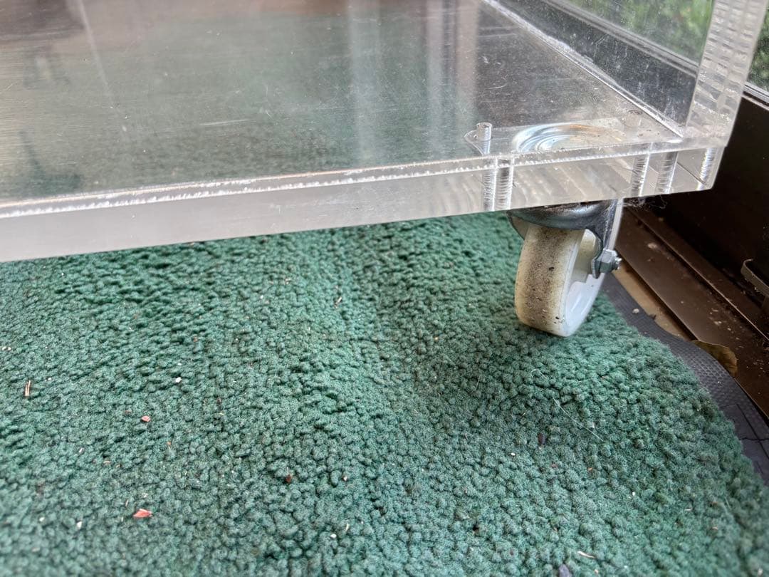 アクリル製　キャスター付き　ショーケース 棚