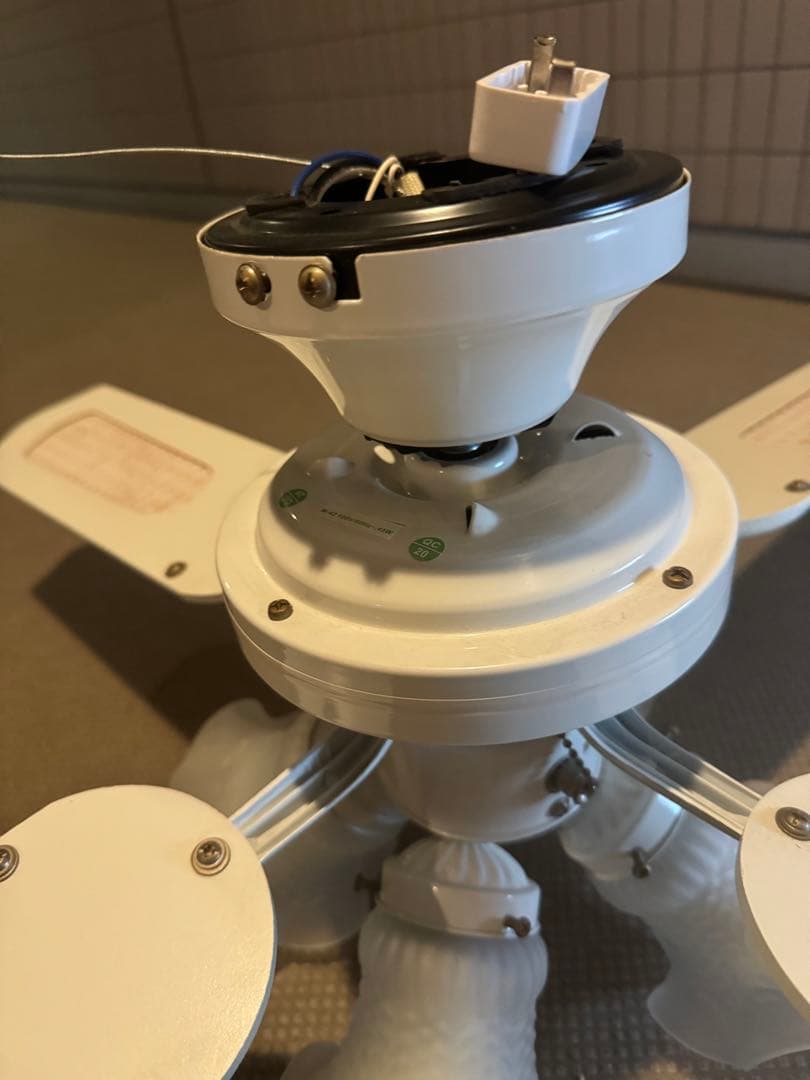 ホワイト シーリングファン 4枚羽根 天井照明