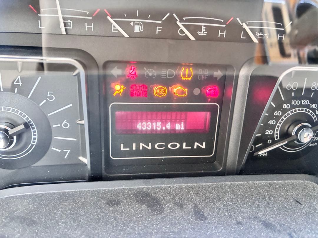 m*i様 Lincoln Navigator ゴールド SUV 5ドア