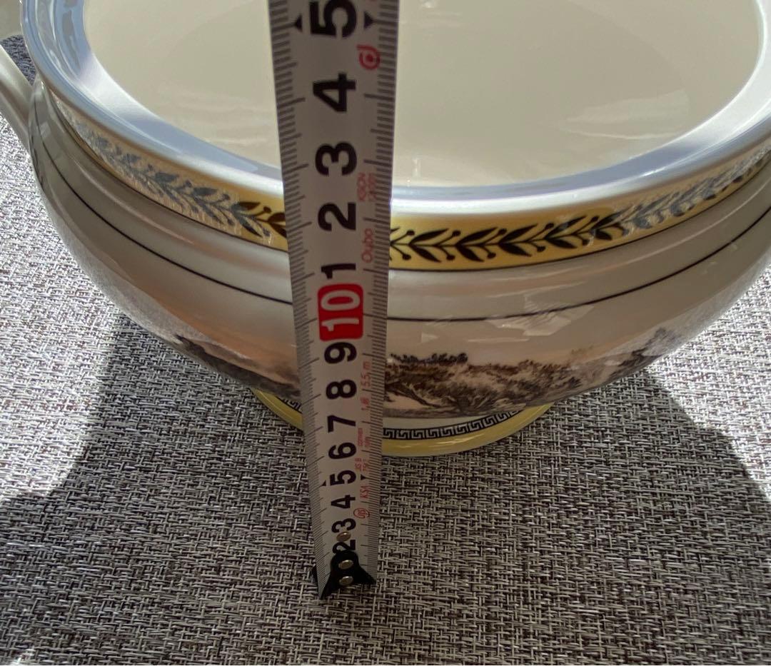 Villeroy & Boch Audun蓋付きオーダンベジタブルチュリーン。