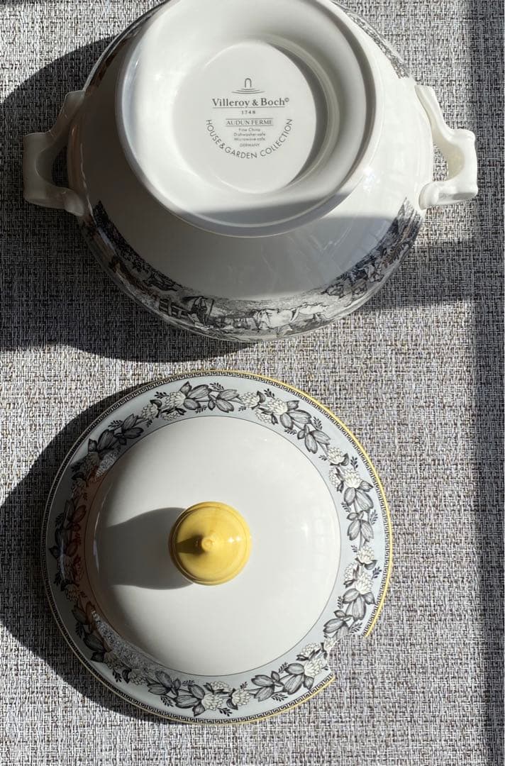 Villeroy & Boch Audun蓋付きオーダンベジタブルチュリーン。