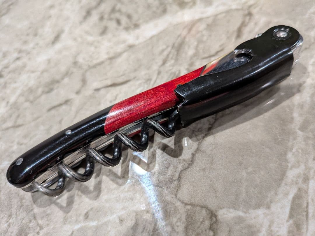 シャトーラギオール LE ROUGE ET LE NOIR 赤と黒