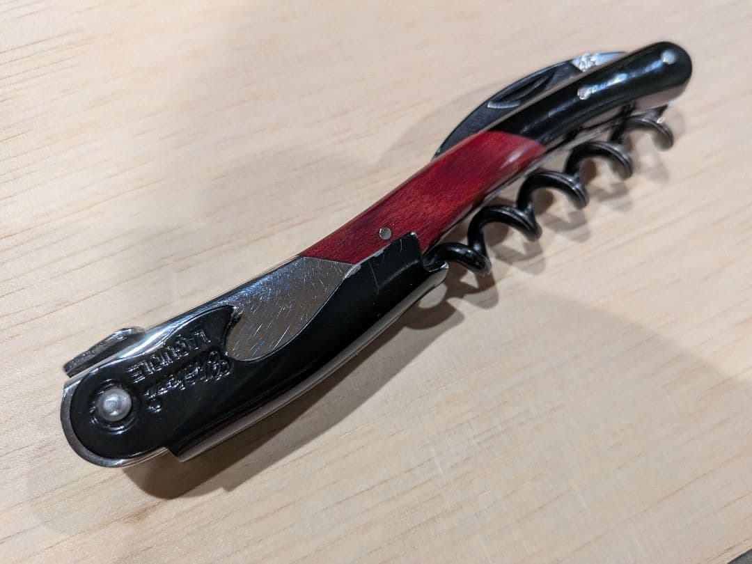 シャトーラギオール LE ROUGE ET LE NOIR 赤と黒