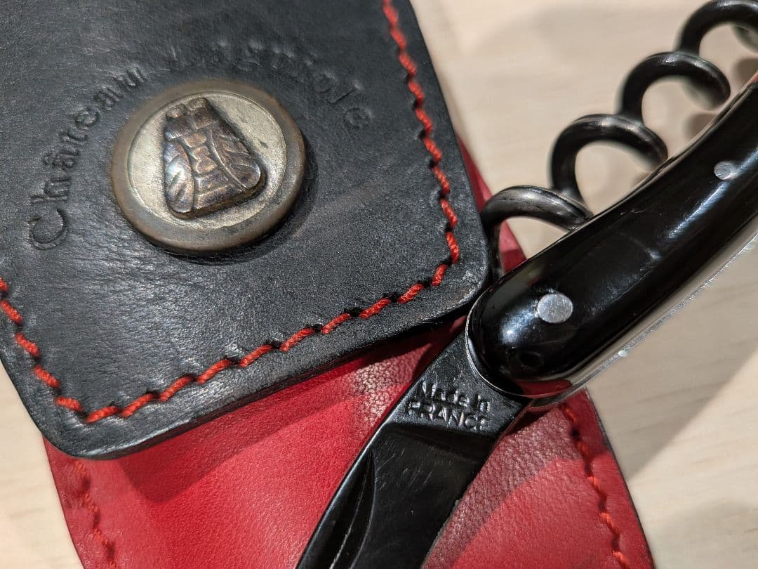 シャトーラギオール LE ROUGE ET LE NOIR 赤と黒