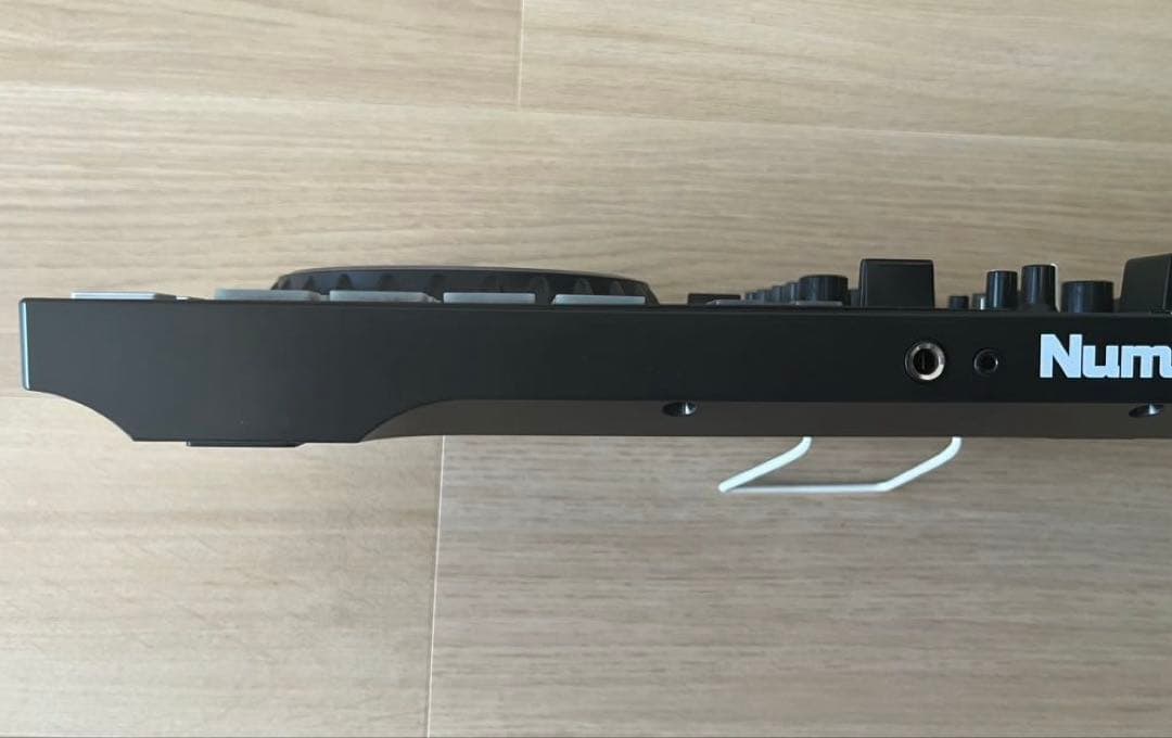 ⑥Numark Mixtrack Pro FX DJコントローラー