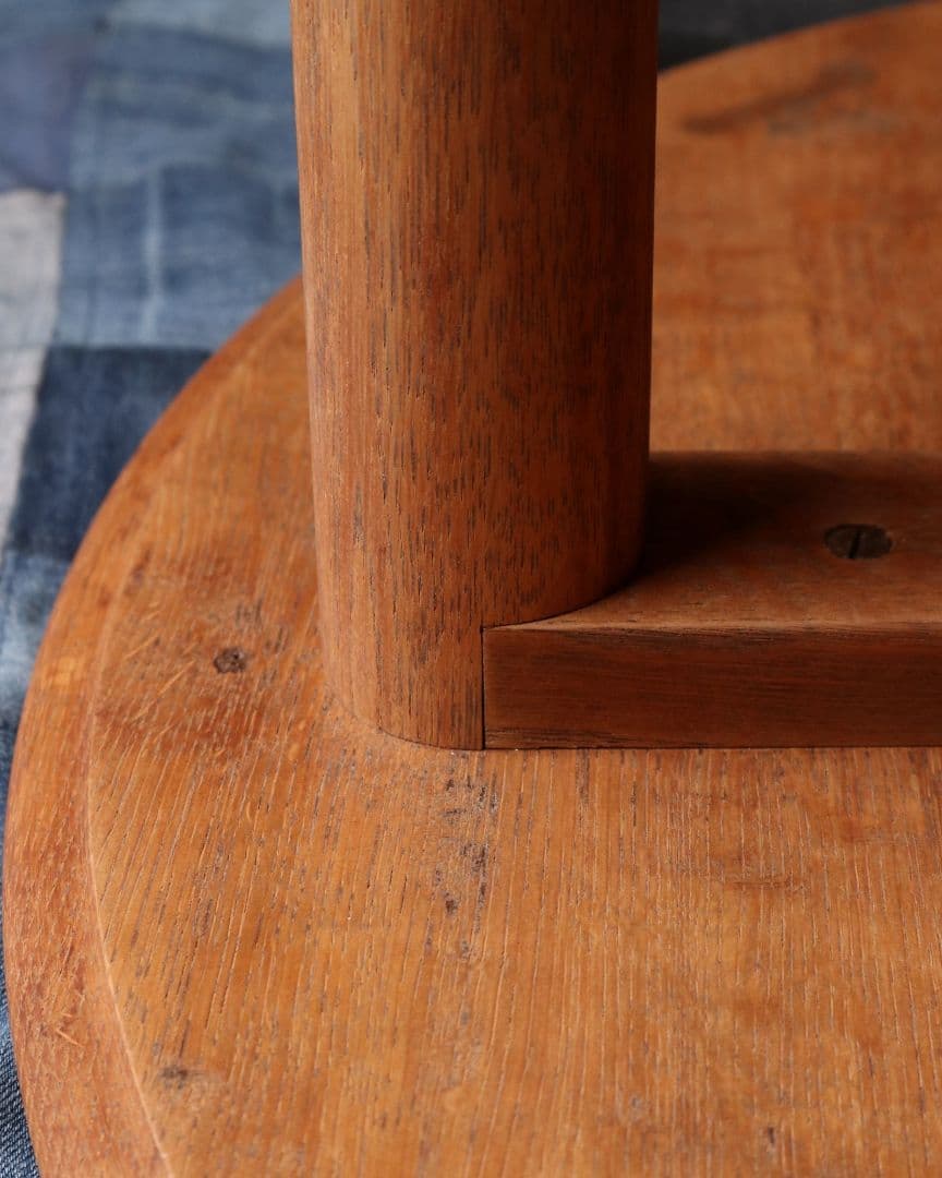 造りの良い楢(ナラ)のカフェテーブル　古道具 古家具 丸テーブル サイドテーブル