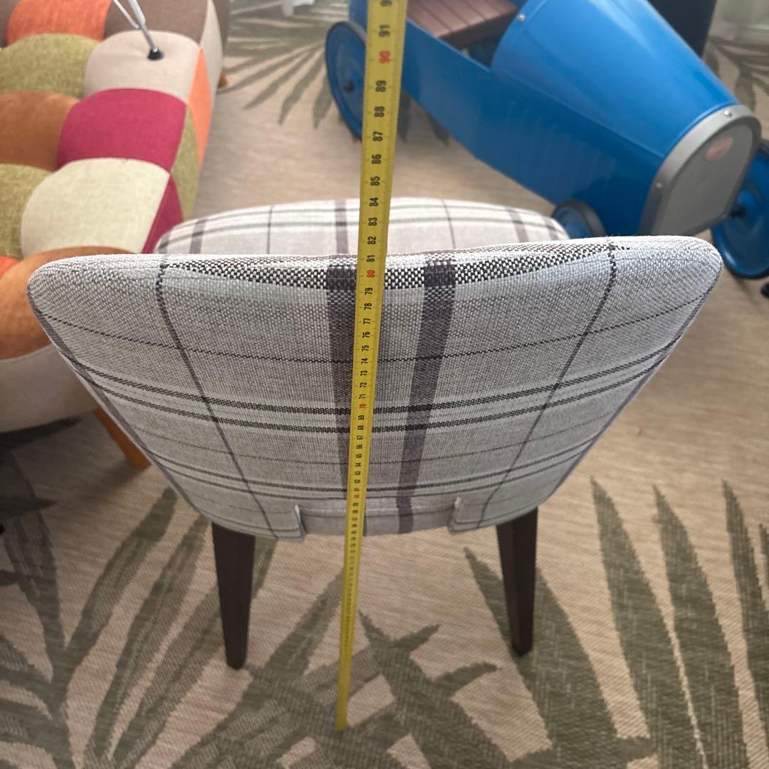 ADCOREチェック柄のモダンな椅子2脚セット