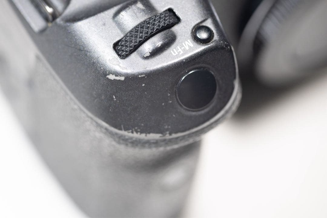 Canon EOS R5 本体　キズあり　バッテリーとチャージャーなし