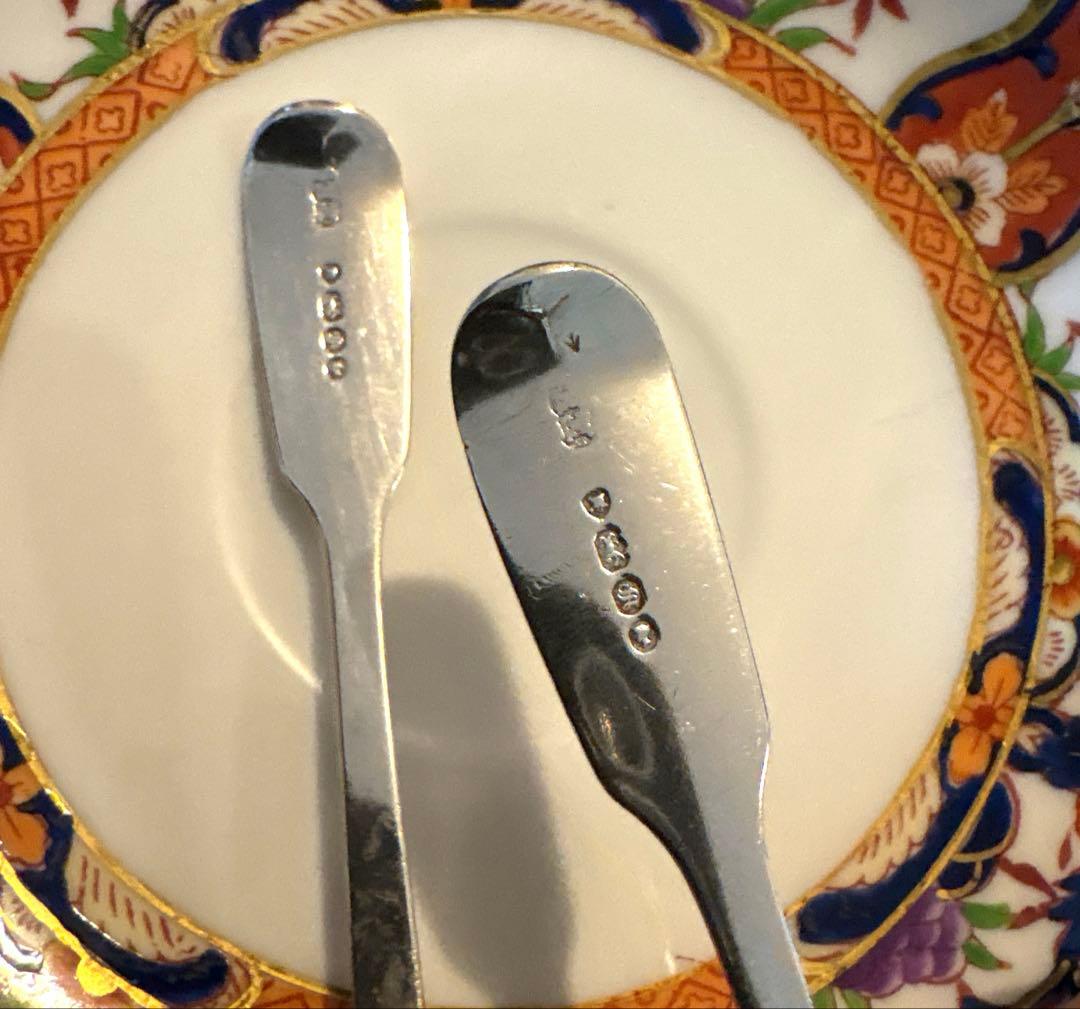 1853年英国アンティーク、純銀、モノグラム入りフィドルパターンスプーン2本。