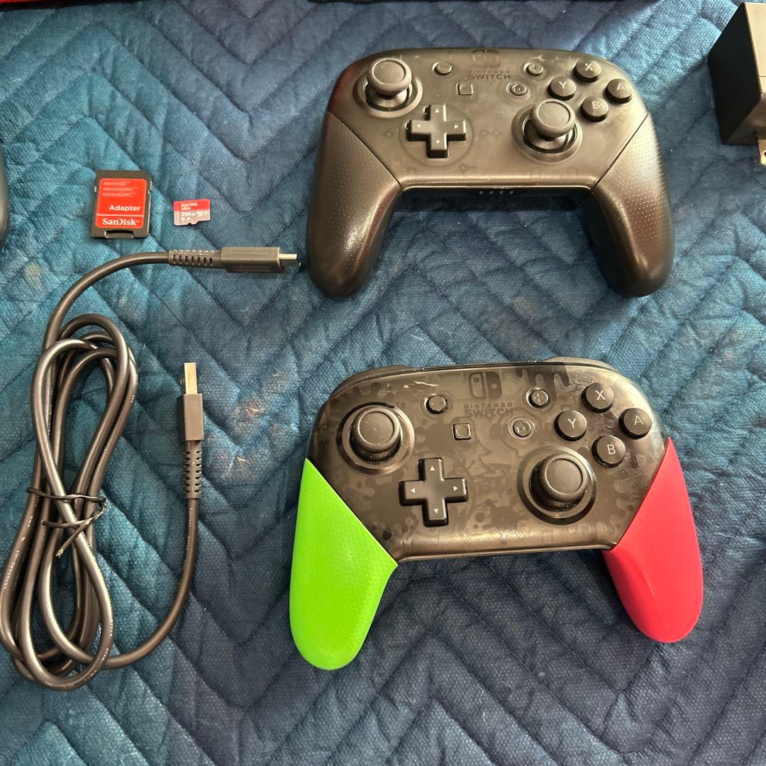 Switch本体、ドック２台 マイクロSD 256GB、プロコン2個、ケース付