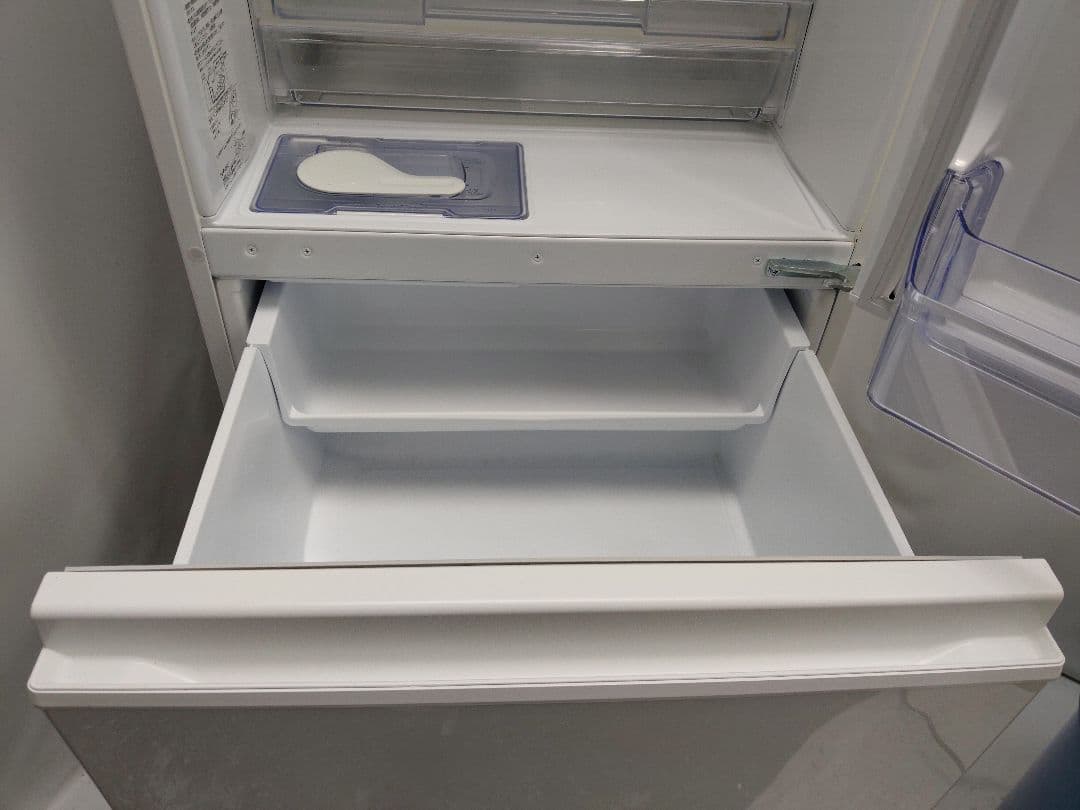 三菱　2022年製　冷凍冷蔵庫　MR-C33G-W1