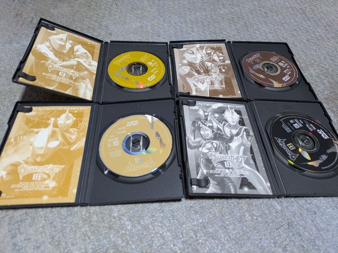 まもなく出品終了【セル版】ウルトラマンガイア DVD 1〜13巻セット