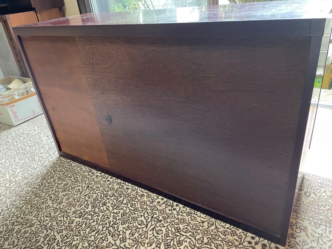 木製キャビネット ガラス扉付き