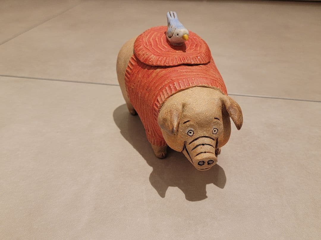 かとうゆみさん作　豚と鳥の蓋物