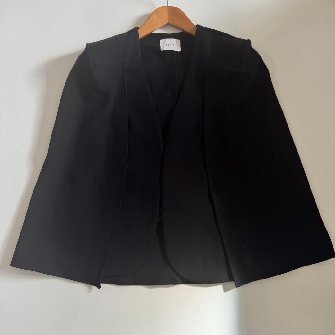 極美品　エリー　ELLIE　ケープジャケット　ブラック　テーラードジャケット