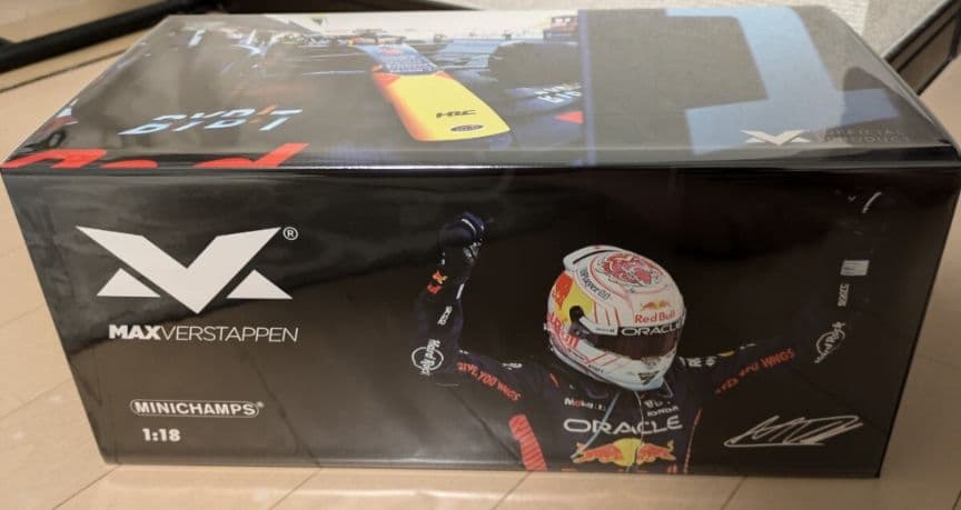 ミニチャンプス 1/18 RB19 フェルスタッペン 日本GP MV別注