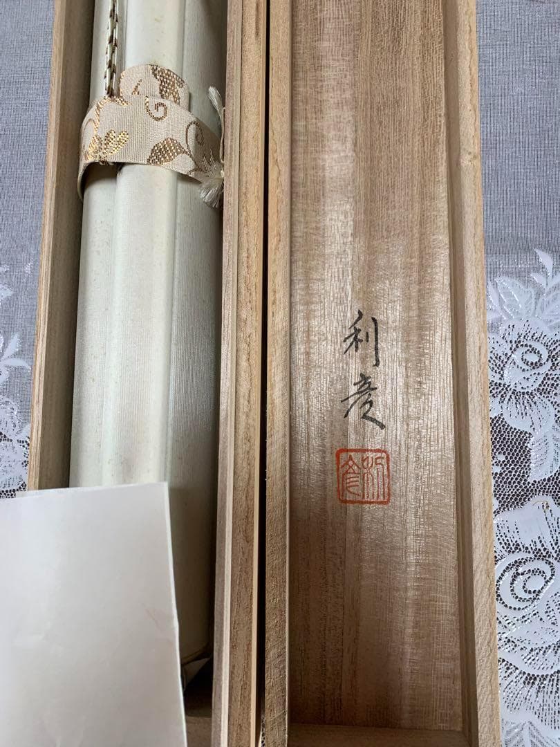 【掛け軸】バラの絵柄　上品なインテリアに!　木箱入り