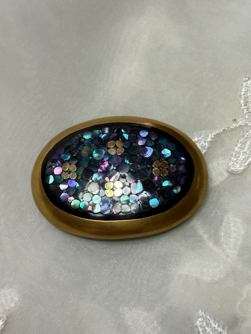 本鼈甲の螺鈿細工のブローチ永成作家物