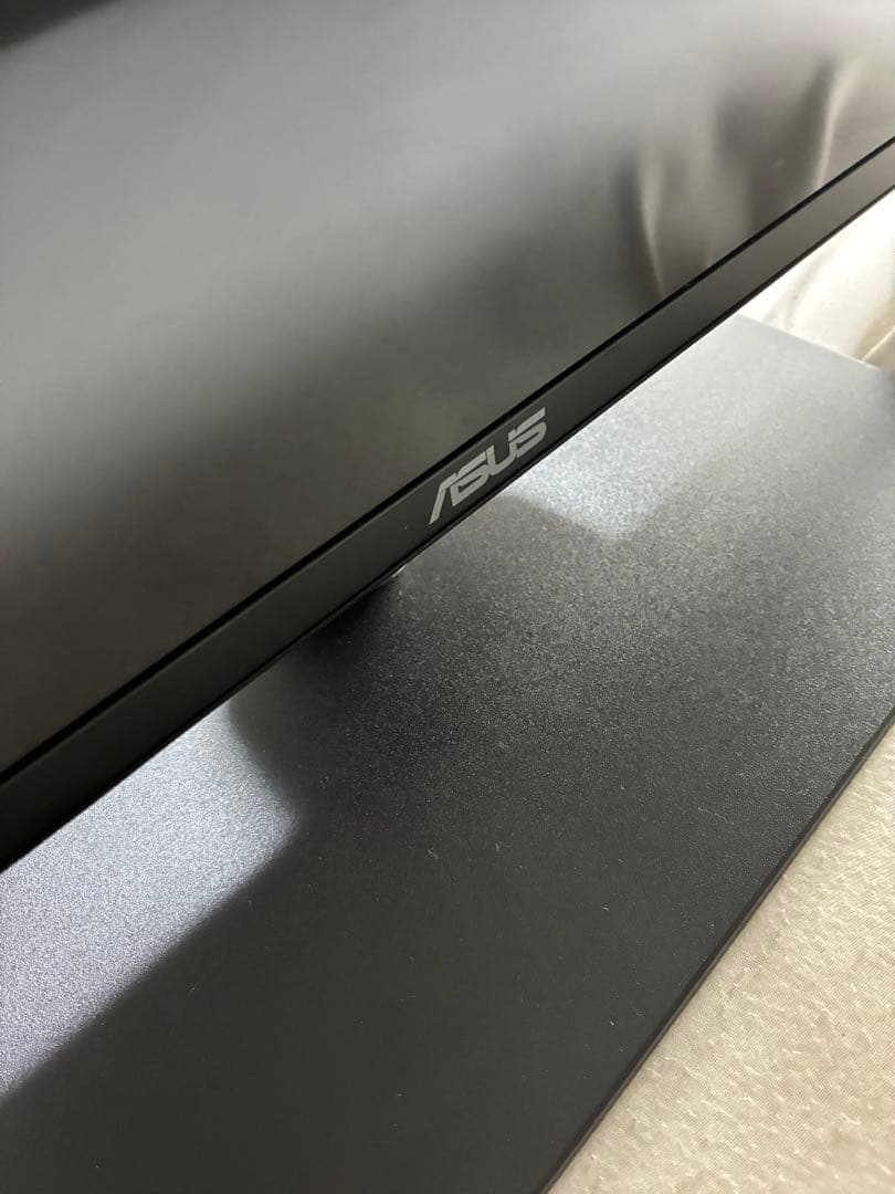 31.5インチ モニター ASUS FHD 1080p