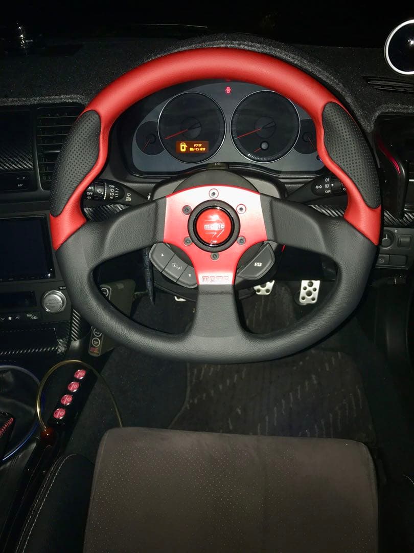 美品 MOMO ステアリング　コマンド2 レッド 35パイ