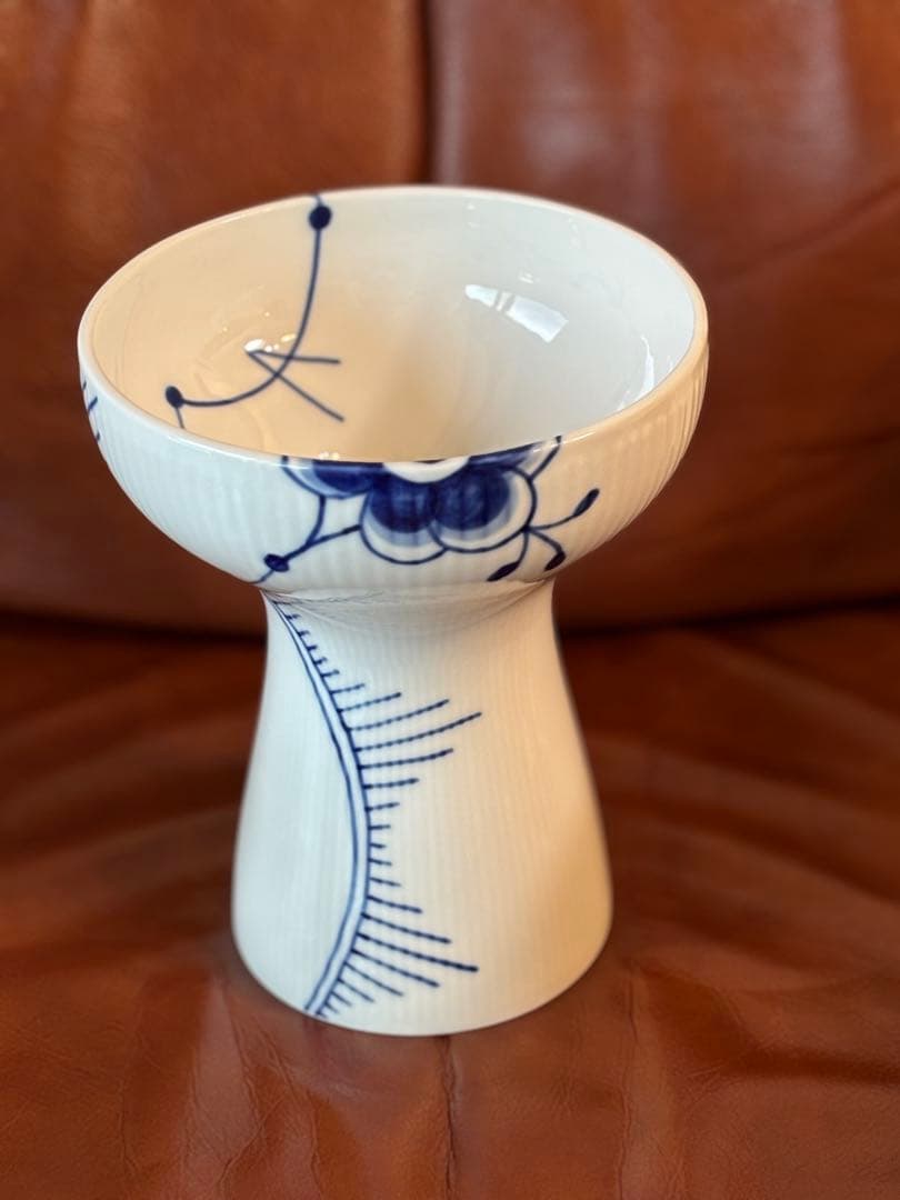 ブルーフルーテッド メガ オープンベース 19cm