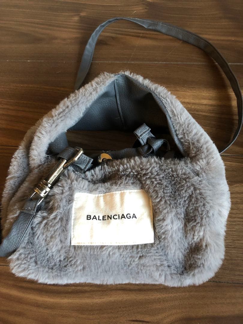 BALENCIAGA グレー ファー ショルダーバッグ