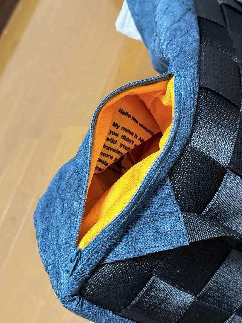 AIRPAQ (エアパック) ブルー&ホワイト バックパック