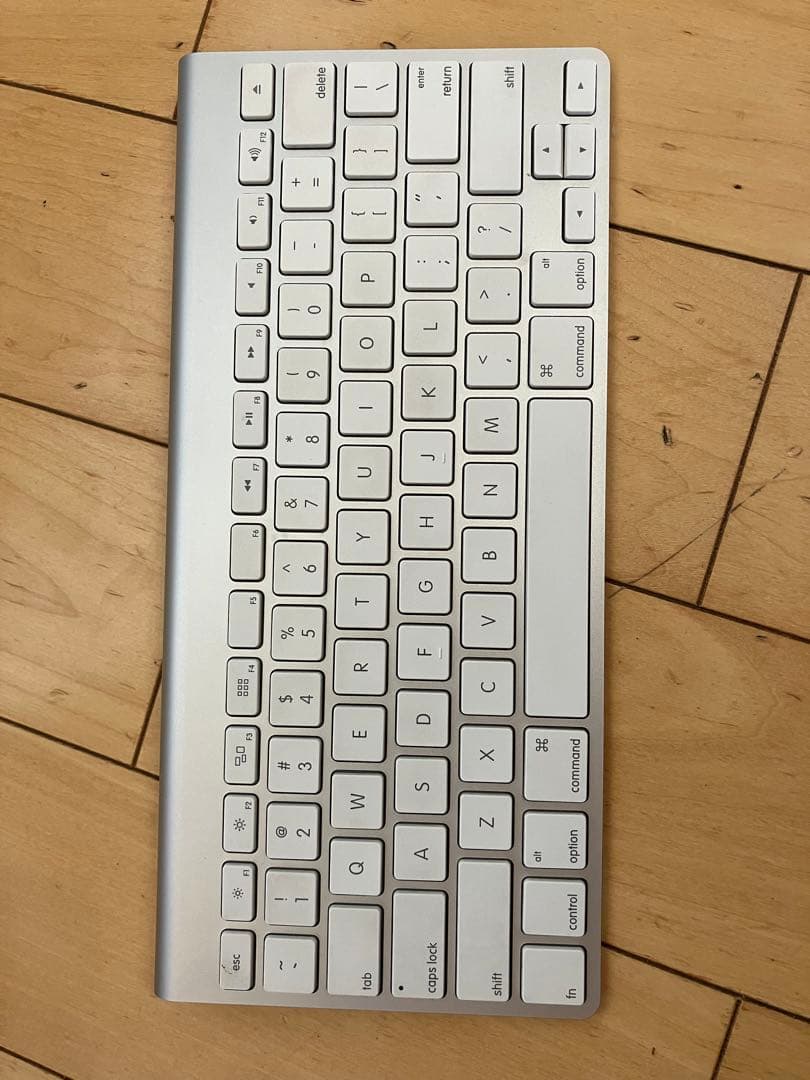 箱付きiMac 21.5インチOS X Yosemite ワイヤレスキーボード付