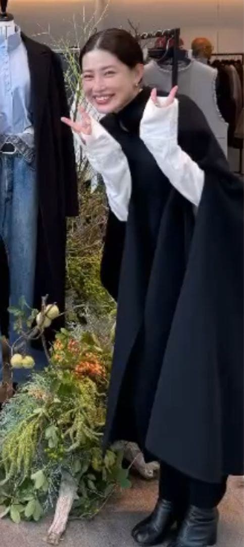 HER. 新品タグ付　カシミヤブレンドロングケープ