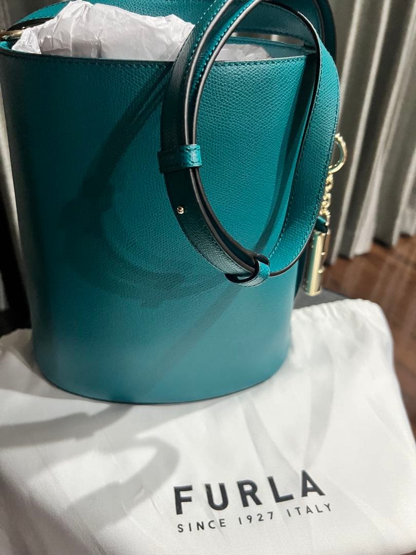 FURLA ティール レザー ショルダーバッグ