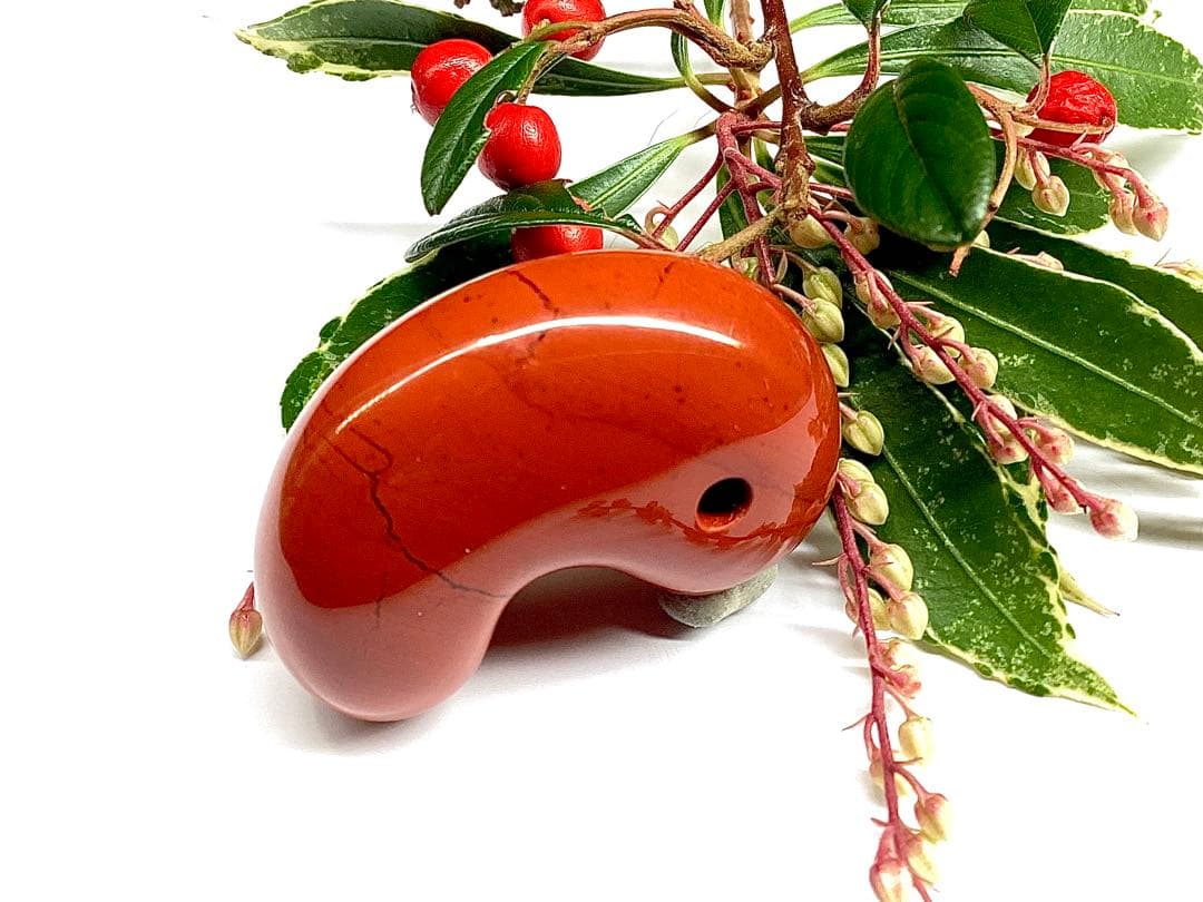 極上日本三大銘石‼️佐渡赤石勾玉　強力パワー黒線入り日本一美麗な赤色彩　安価卸し‼️