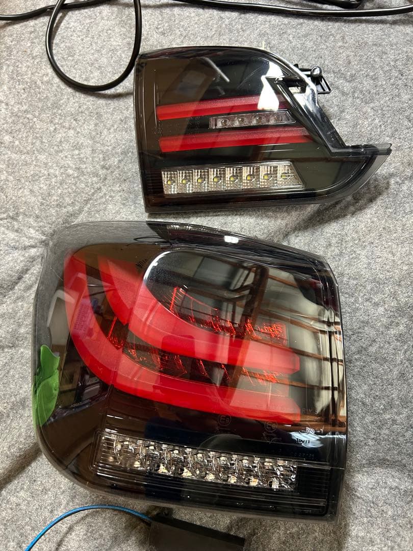 レヴォーグ　VM コラゾン　テールランプ