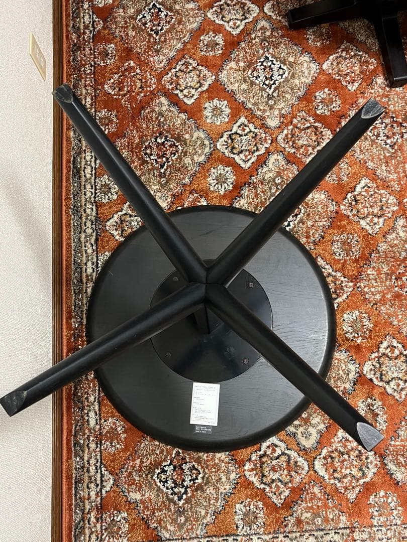 カリモク　円形テーブル　ブラック