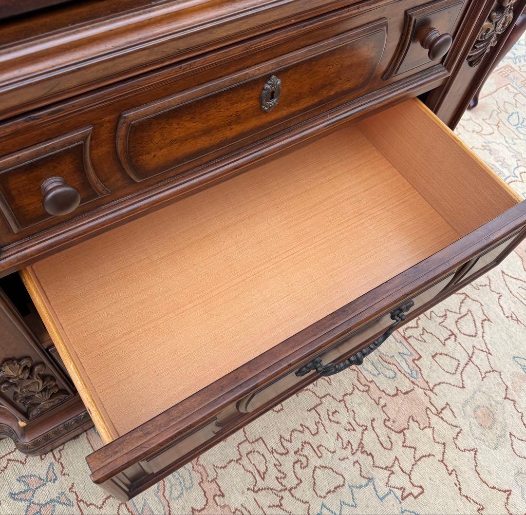 アメリカ製 豪華彫刻 ガラスキャビネット 飾り棚 ミラーバック