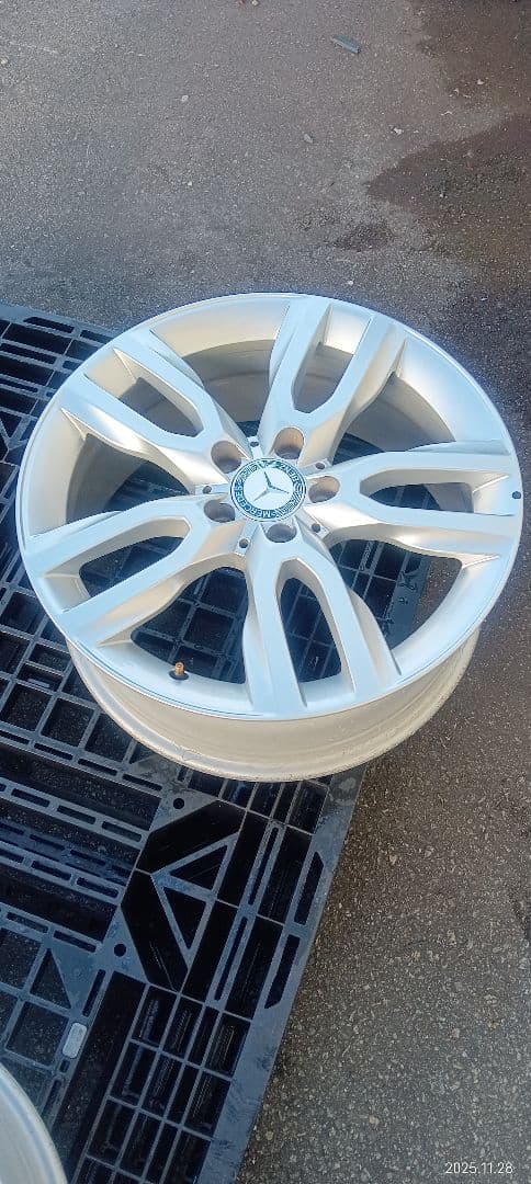 メルセデスベンツGLA 18インチ シルバーホイール 4本セット