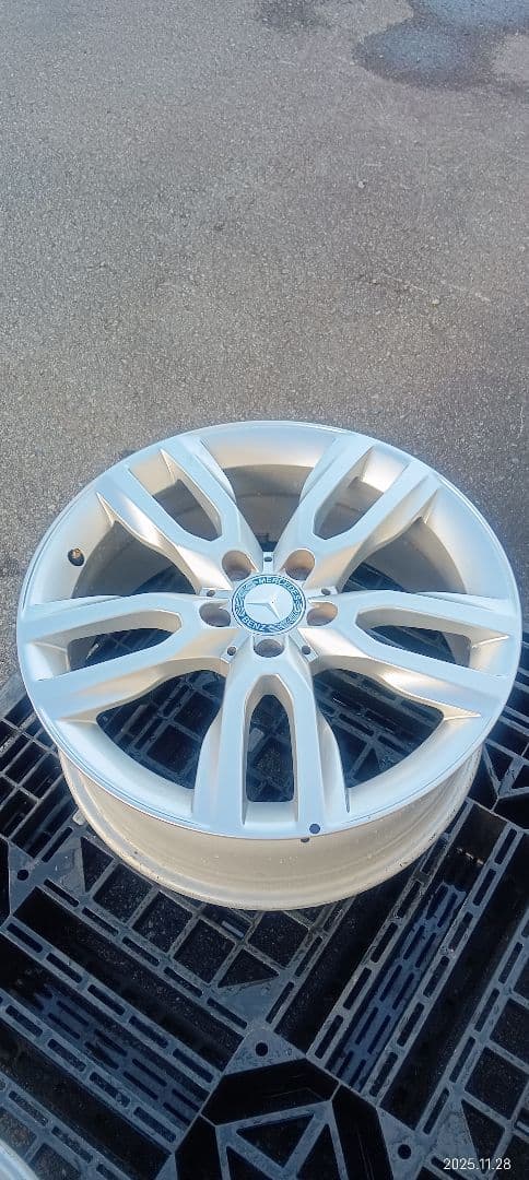 メルセデスベンツGLA 18インチ シルバーホイール 4本セット