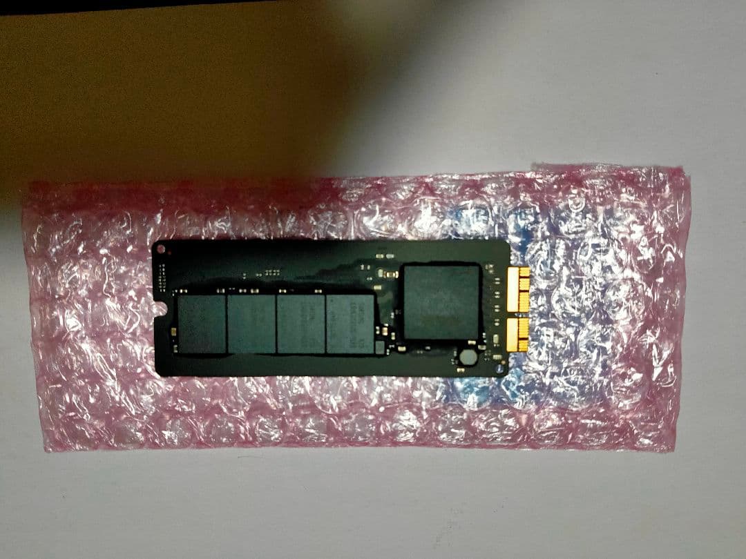 Apple純正　内蔵型SSD NVMe M.2　1t