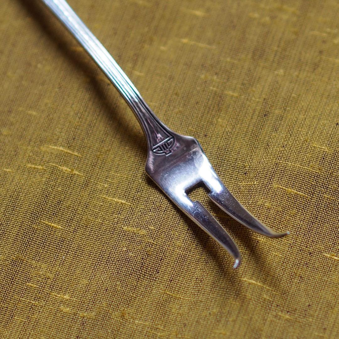 拷問具のような銀のフォーク　2本　おそらくどちらも米国製