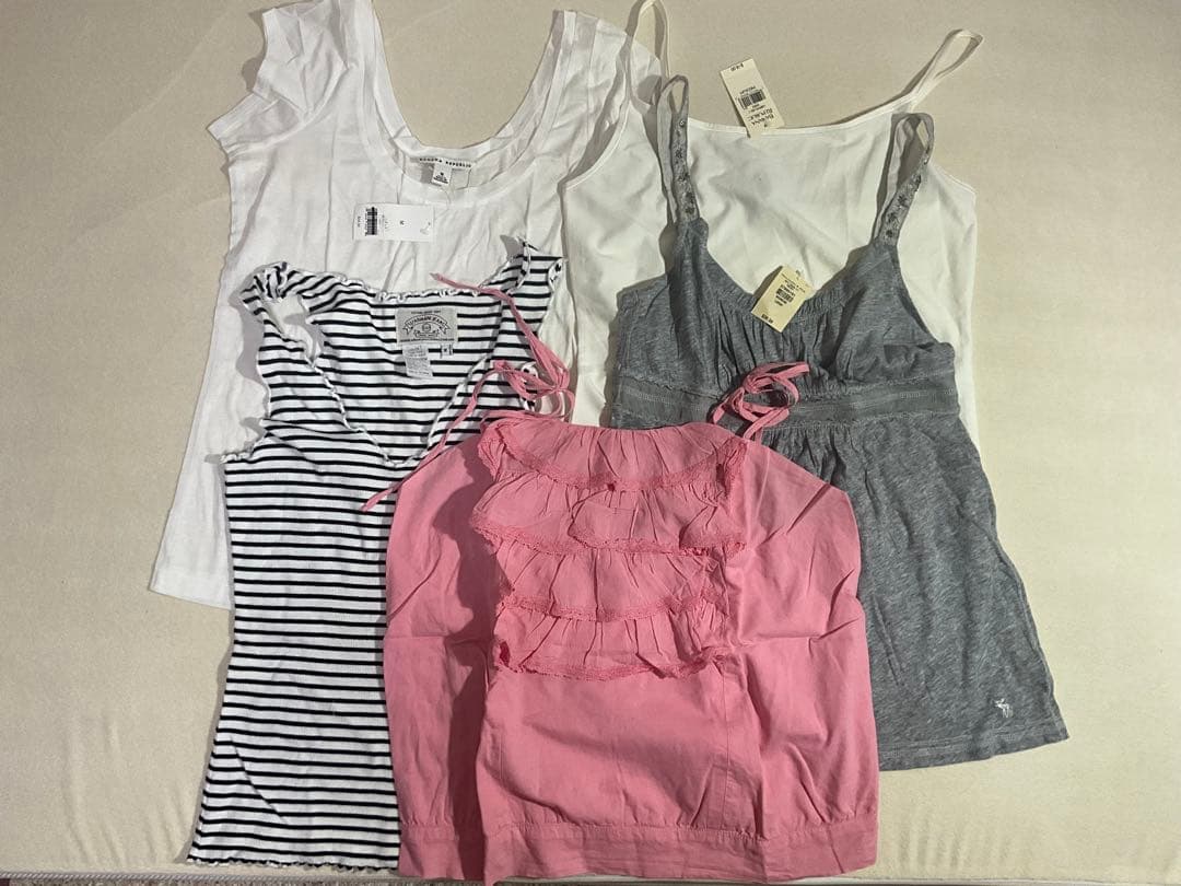 ブランド夏物トップス　まとめ売り24枚　キャミソール、タンクトップなど