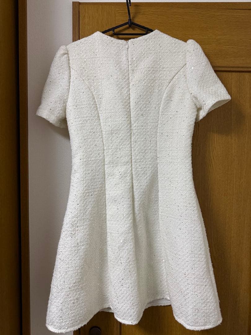 ホワイトビジューAラインドレス