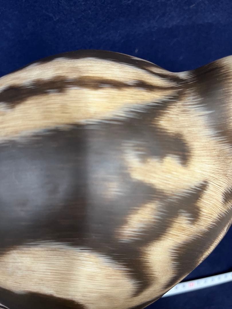 ストレッチする猫の置物