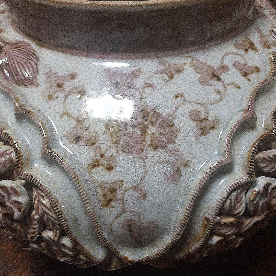 中国元時代釉裏紅　草花貼付け三龍耳壺