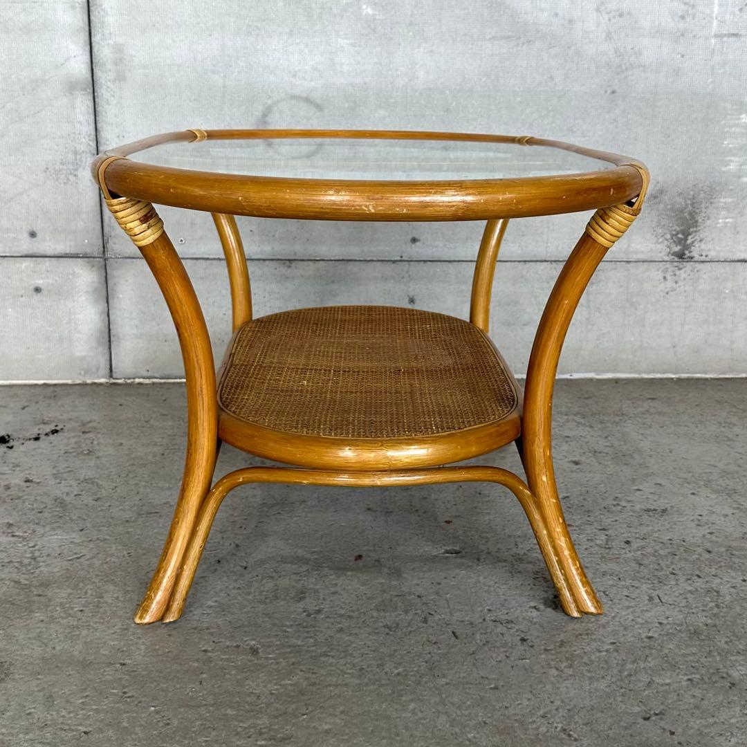 「ラタン×ガラスの美曲線！天然素材ローテーブル」　ガラステーブル