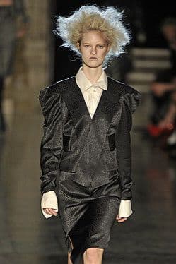 ヴィヴィアンウエストウッド　売り切り大特価！ショート丈パフスリーブジャケット