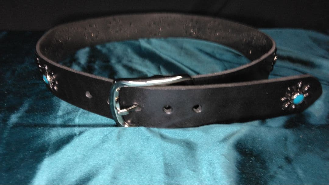 マリオ栃木レザー　ツタ＆フラワー　ソリッドブラス　ブラック　スタッズベルト