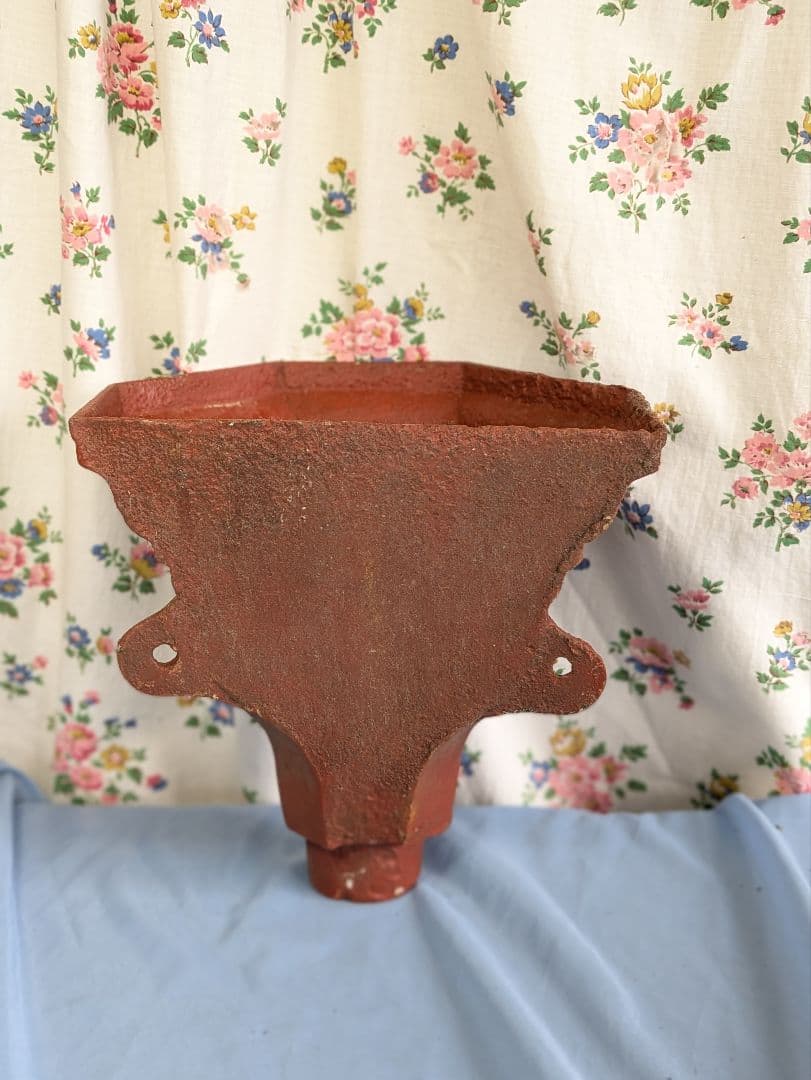 イギリス アンティーク 鉄製 壁掛けプランター 植木鉢 レンガ色