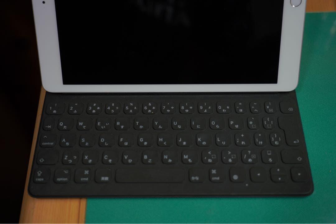 iPad 第８世代 本体 128GB apple 純正キーボード付き