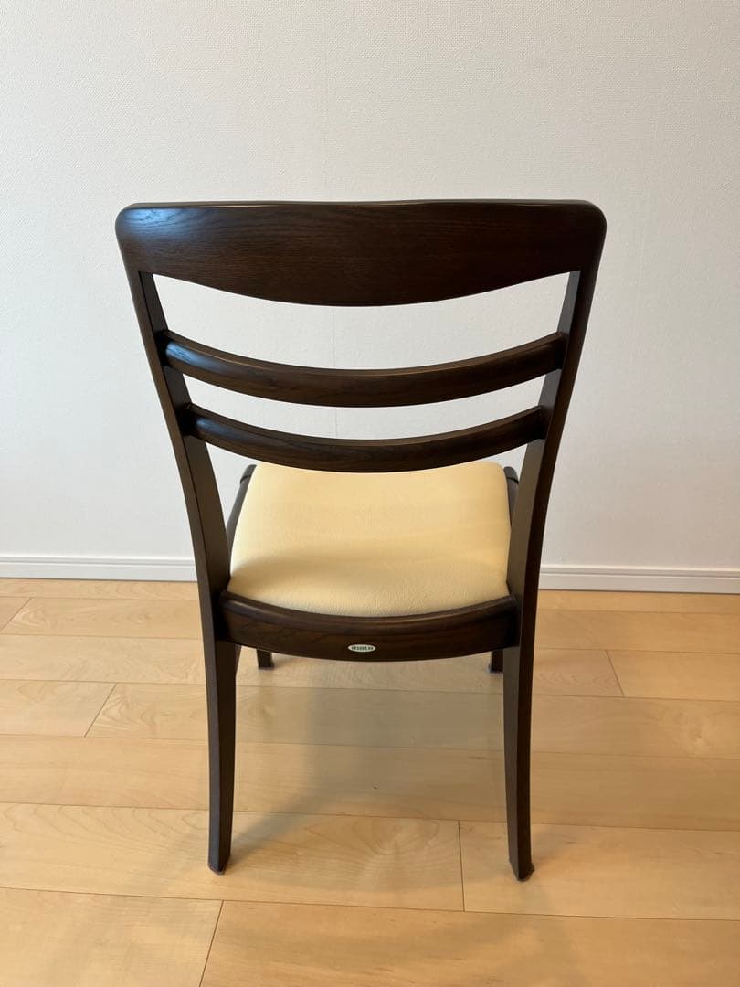 ibata ダイニングチェア　6脚あります　定価29925円